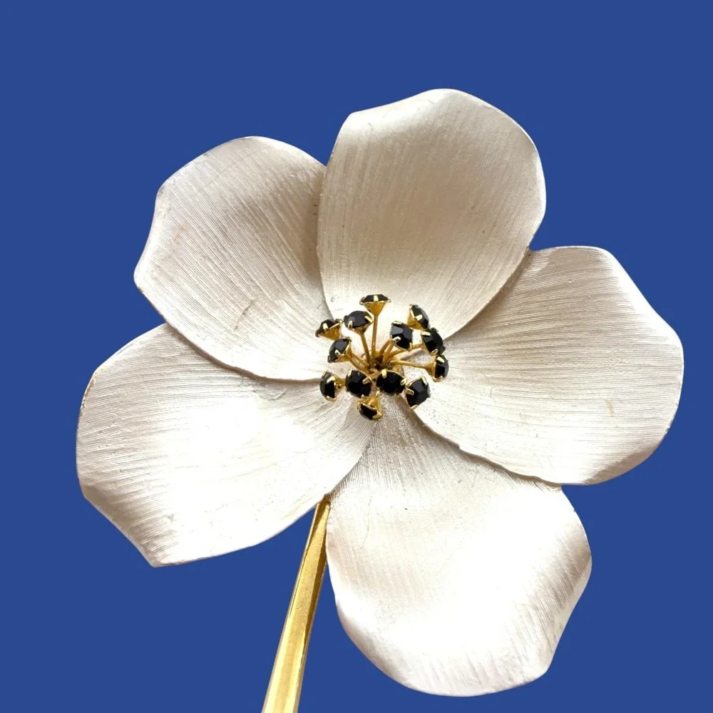 Park Lane Flower Brooch Pearl Cream Enamel Gold Tone Black Rhinestones Vintage - Picture 4 of 7